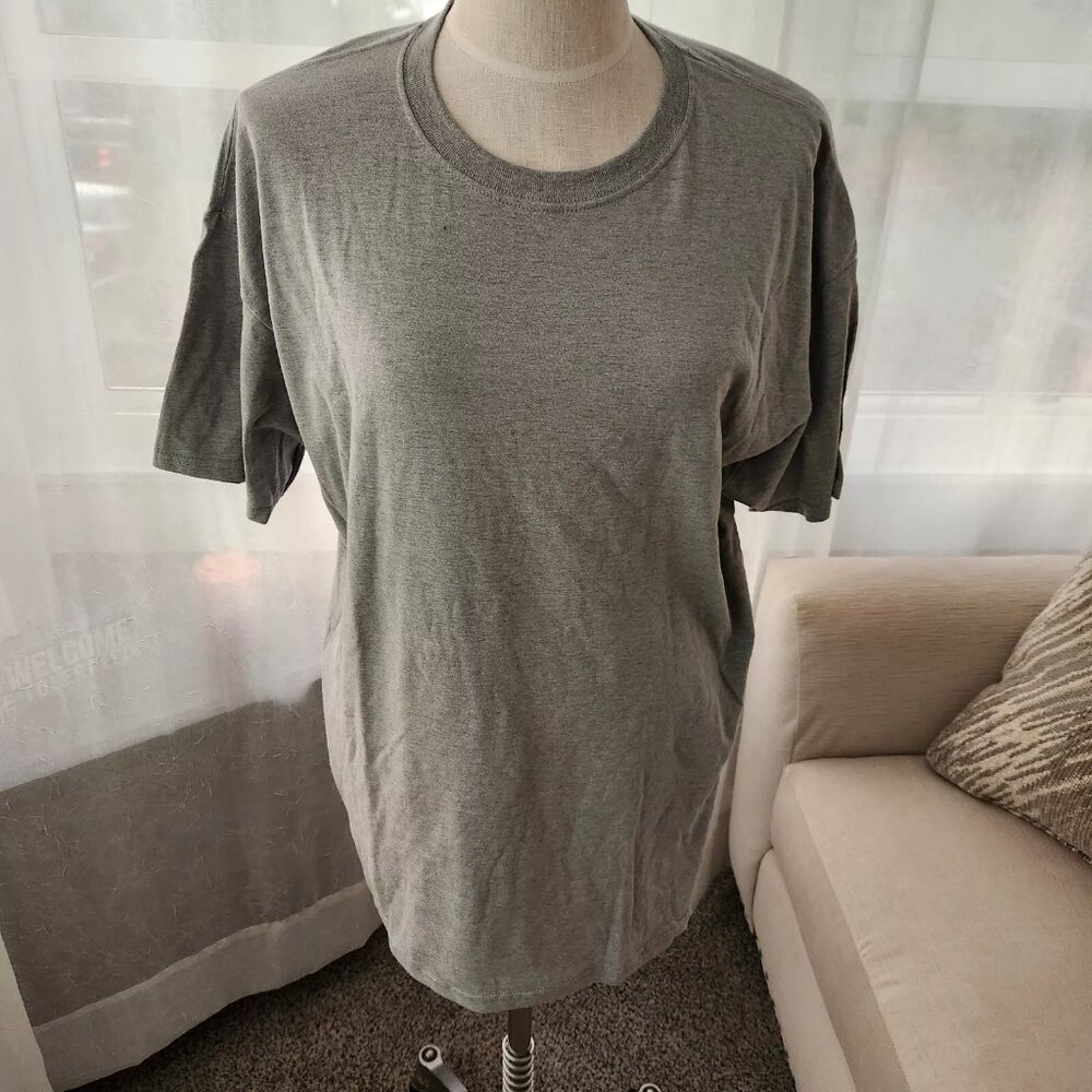Athletic mens XL (46-48) gray short sleeve tshirt e4